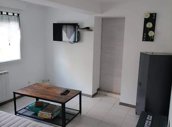 Le Pied A Terre