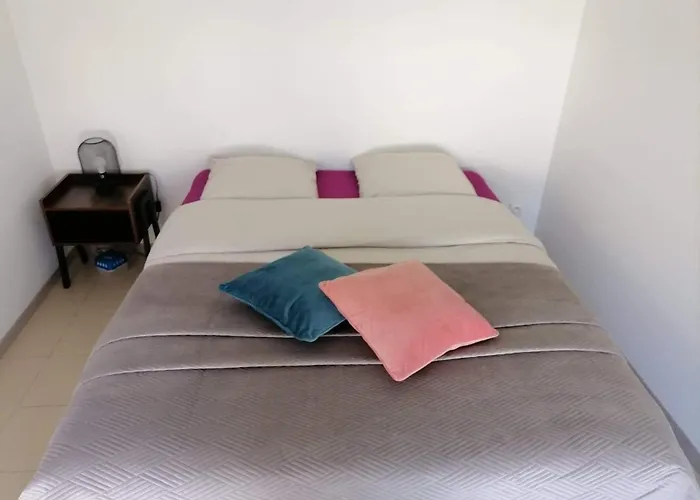 Le Pied A Terre