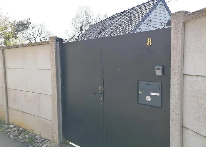 Le Pied A Terre